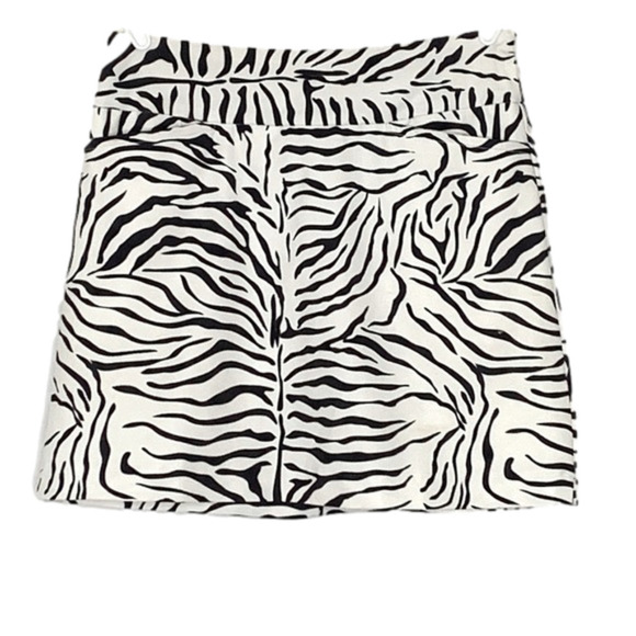 TAIL Golf/Tennis Skort, Size 2, Black & White Leopard Print. - Picture 1 of 6